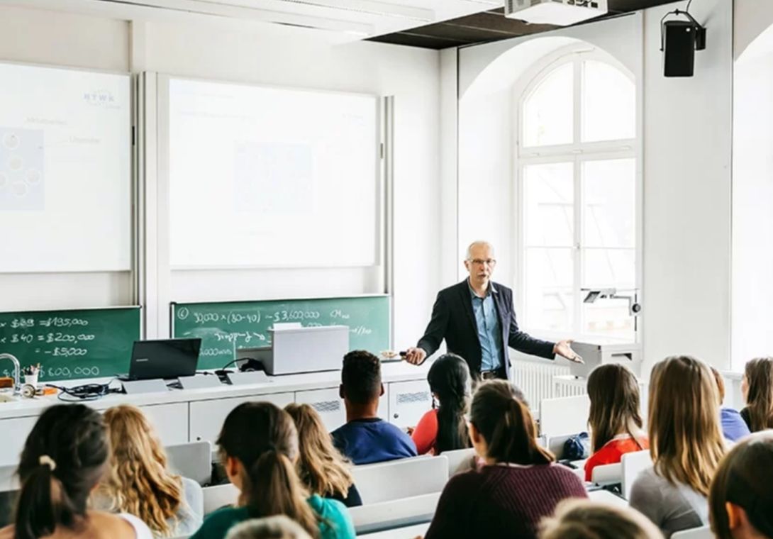 Raumakustik verbessern im Klassenzimmer